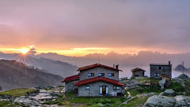“Il salotto delle Guide Alpine, sorsi di tramonto tra storia e montagna”
