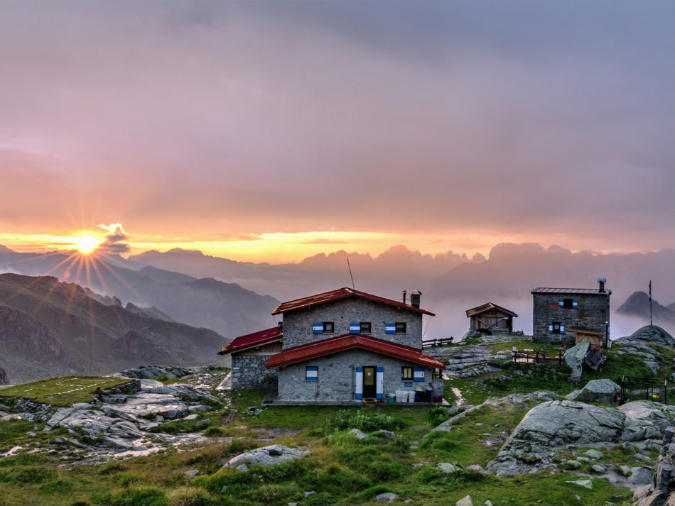“Il salotto delle Guide Alpine, sorsi di tramonto tra storia e montagna”