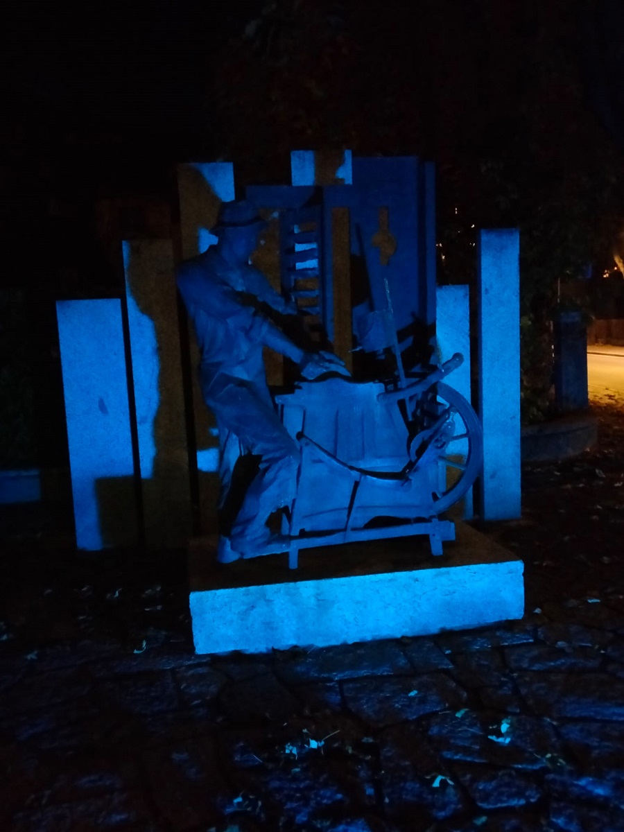 Anche Pinzolo si illumina di blu per il mese della prevenzione del tumore maschile