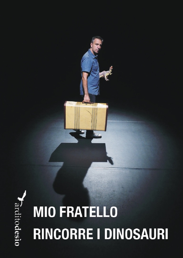 Giustino 17 dicembre ore 21: “Mio fratello rincorre i dinosauri”