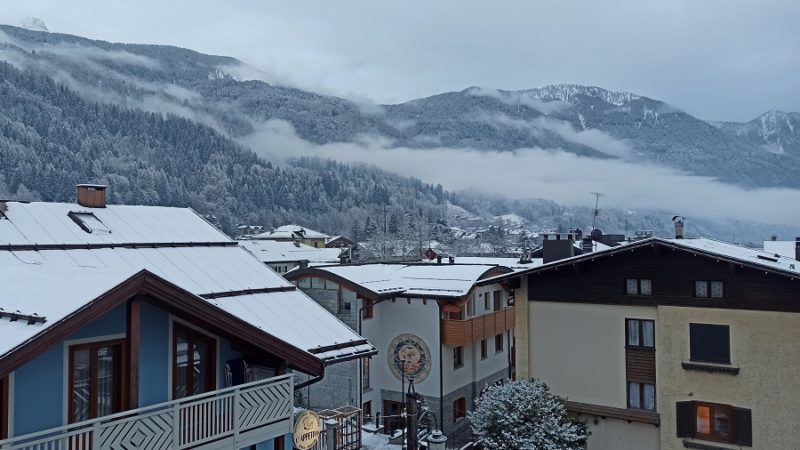 La neve torna ad imbiancare Pinzolo