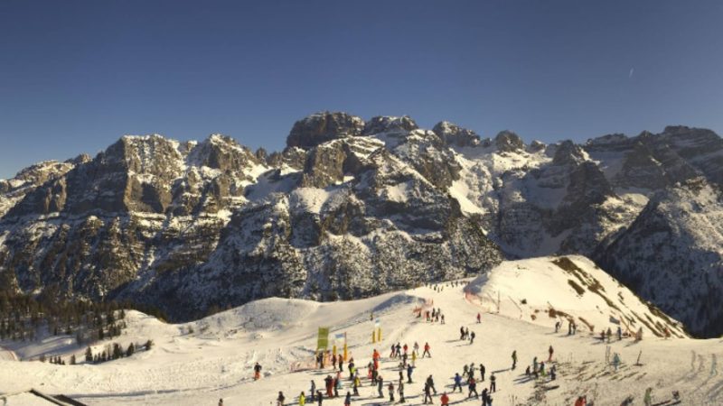 Tanto sole e tantissimi sciatori sulle piste del Doss del Sabion