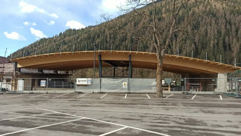Nelle prossime settimane sarà ultimata la copertura del bocciodromo alla Pineta