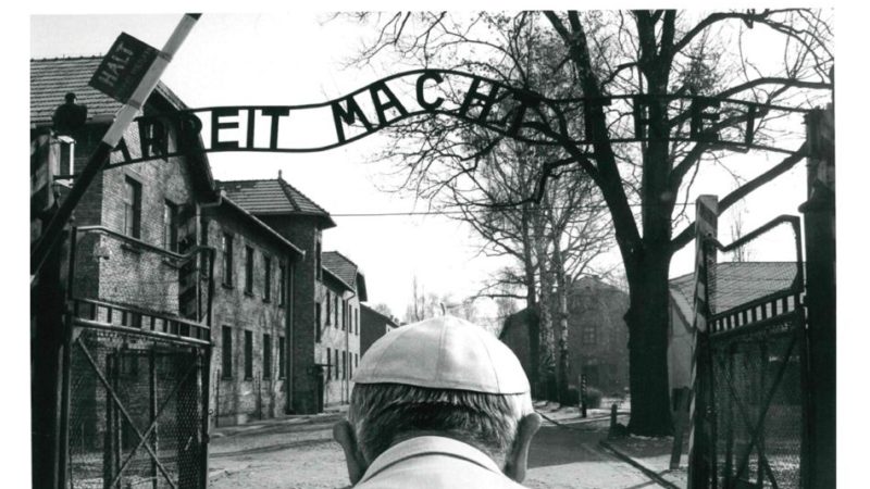 Venerdì 3 marzo ore 21:00 Pinzolo Casa della Cultura : Presentazione del libro “Tre Papi del ‘900 davanti all’orrore di Auschwitz” di Stefano Nicosia