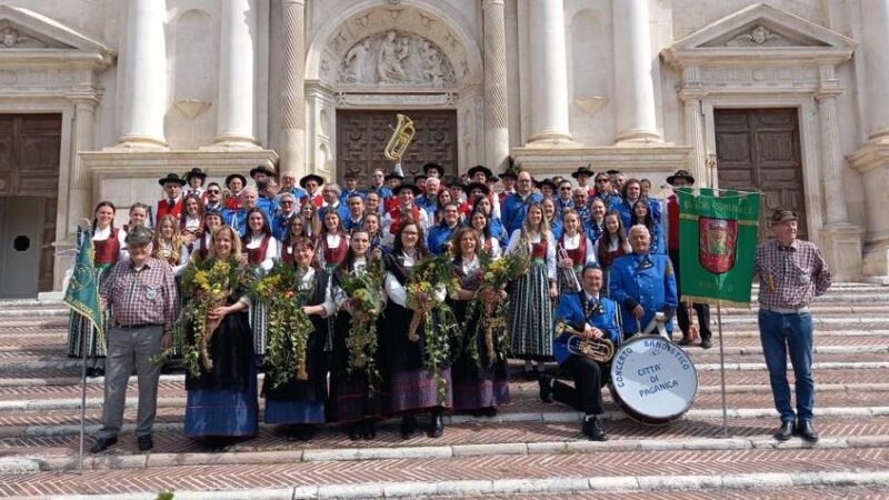 GEMELLAGGIO TRA BANDA CITTÀ DI PAGANICA (L’AQUILA) E BANDA COMUNALE DI PINZOLO, UN’AMICIZIA TRA DUE COMUNITÀ CHE SI RINNOVA E SI CONSOLIDA