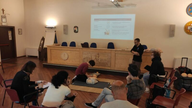 I VOLONTARI DELLE PRO LOCO VAL RENDENA ABILITATI ALL’USO DEL DEFIBRILLATORE