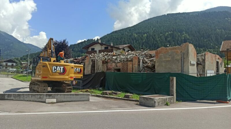 Partono oggi i lavori di demolizione del rudere in via Fucine a Pinzolo