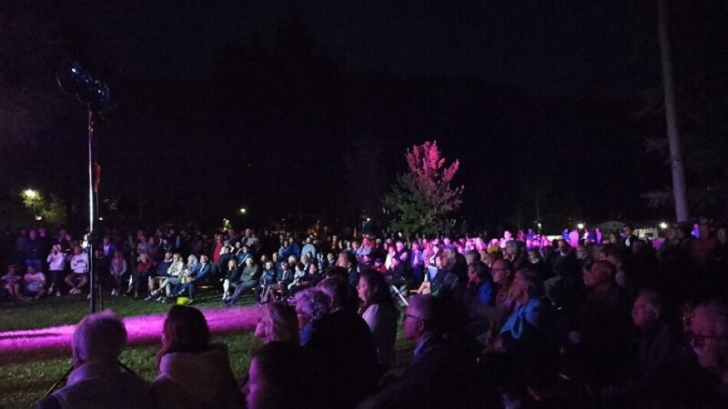 Pinzolo – La Cover band di Lucio Battisti entusiasma il pubblico della pineta