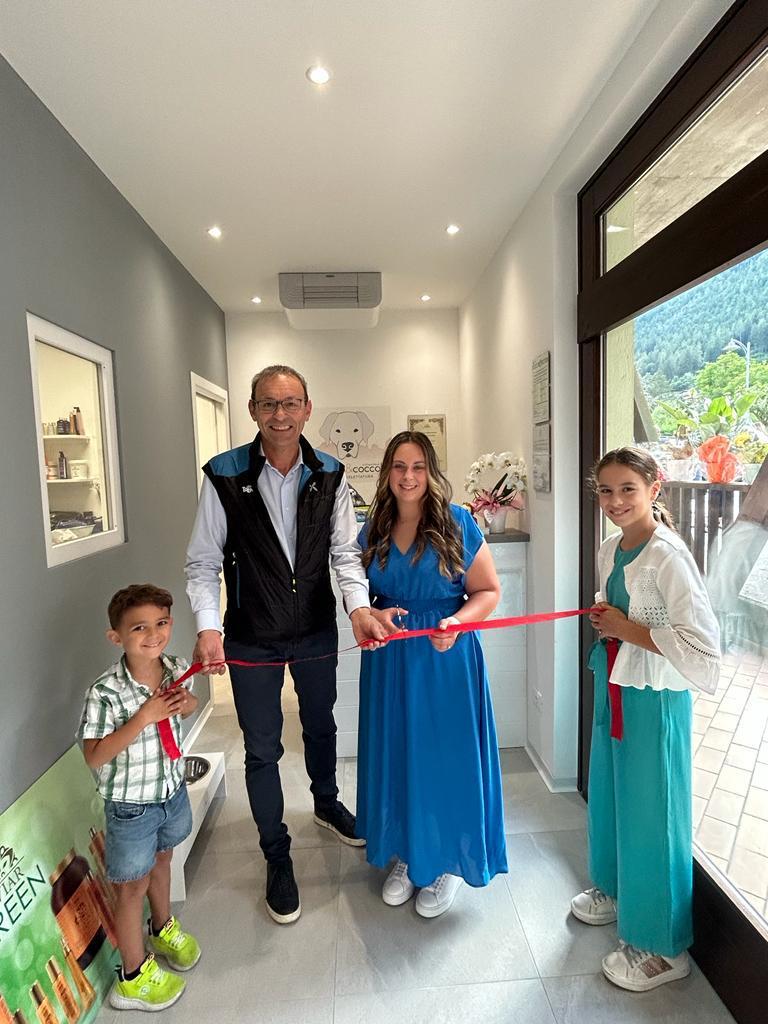 Inaugurato a Spiazzo Rendena il salone di toelettatura “cuccioli & coccole”