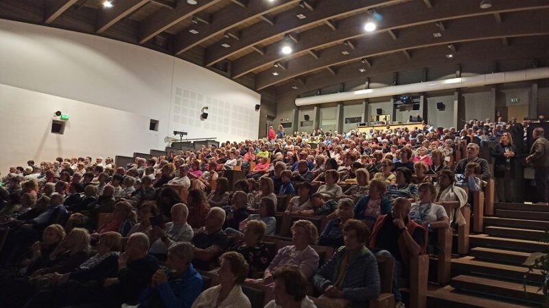 Il “Povero Diavolo” emoziona il Paladolomiti di Pinzolo