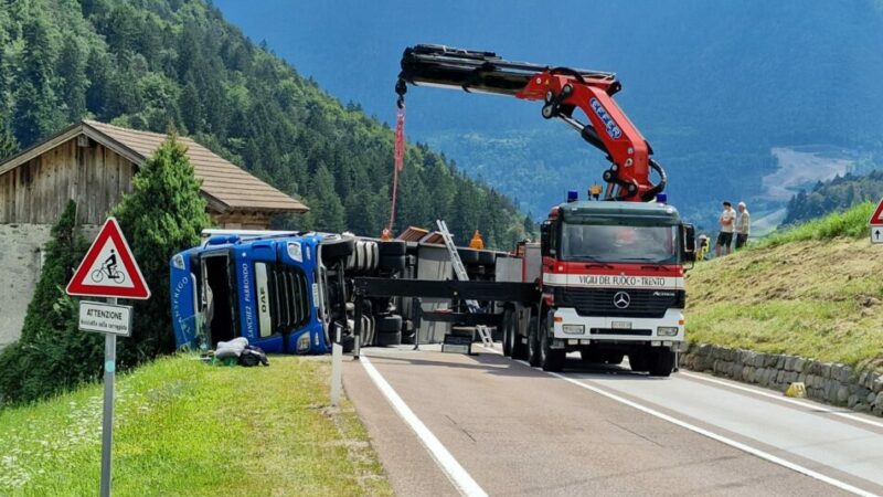 Automezzo blocca la statale della Rendena poco dopo mezzogiorno