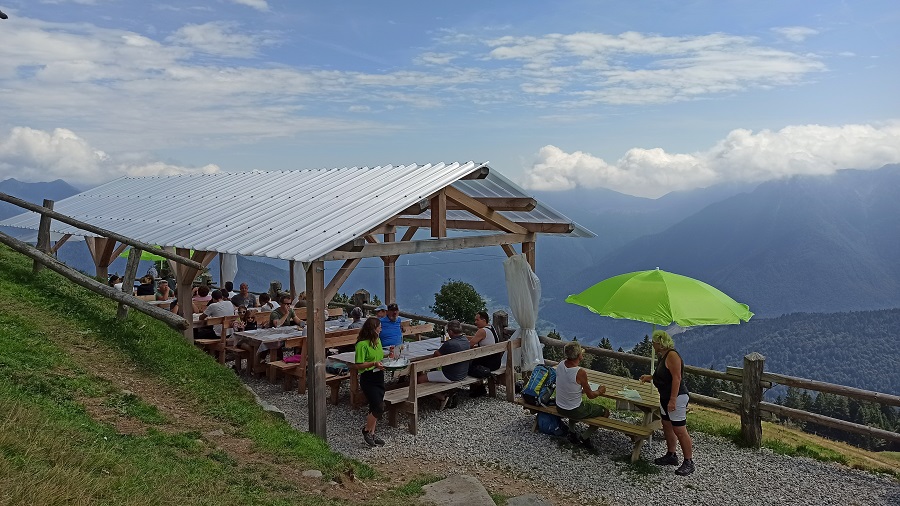 L'esterno di malga Cengledino