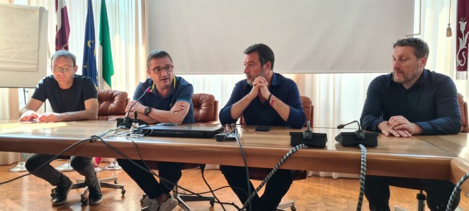 Il ministro Matteo Salvini a Pinzolo (secondo da destra). A sinistra il presidente Maurizio Fugatti e l'assessore Roberto Failoni. A destra il sindaco di Pinzolo Michele Cereghini [ Foto Cordua]