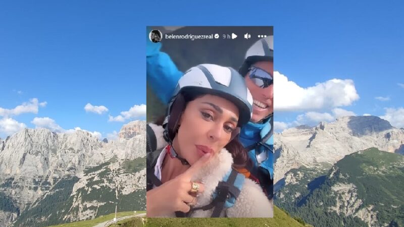 Belen Rodriguez con il parapendio sopra Pinzolo