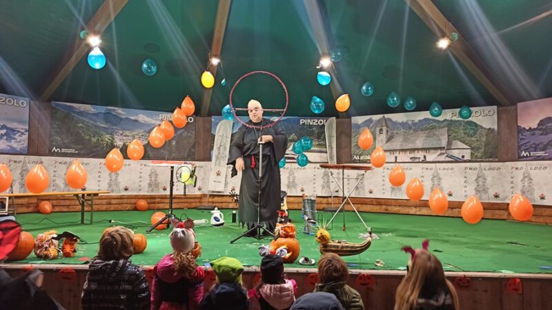 “Al Chichiol” anima piazza Carera a Pinzolo, tra modernità e tradizione