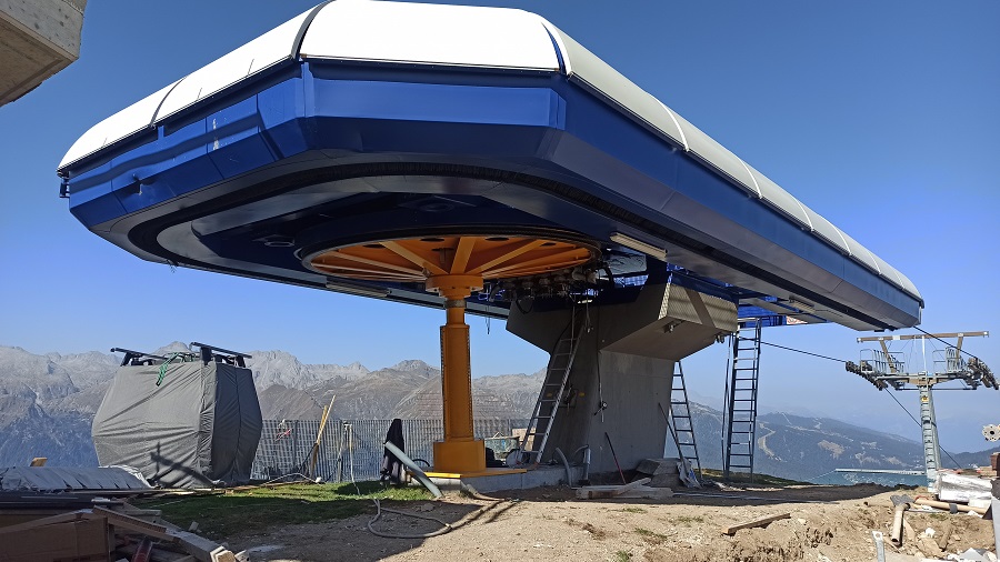 Stazione di arrivo della seggiovia Grual in cima al Doss del Sabion