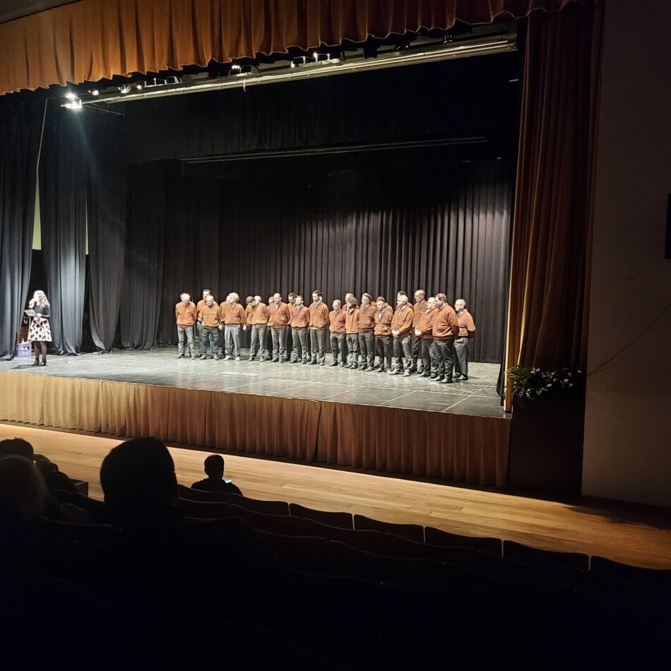 La serata “Memoria & Memorie” e il coro Scuola Sat emozionano il pubblico del Paladolomiti