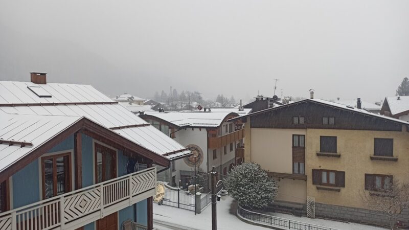 E’ tornata la neve e da domenica 3 dicembre apre il collegamento Pinzolo-Campiglio
