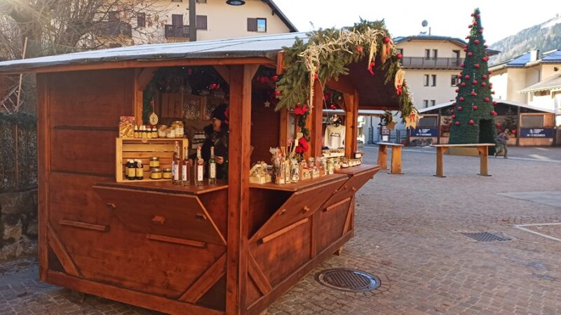 Grazie ai volontari della Pro Loco Pinzolo per gli addobbi delle casette natalizie