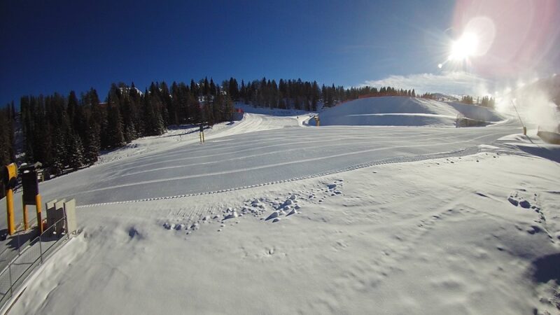 Pinzolo: grazie alla neve naturale e al ritorno del freddo intenso, sono ormai pronte le piste del Doss del Sabion