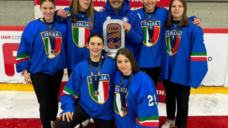 Due campionesse della val Rendena nella Nazionale di Hockey che ha vinto la medaglia di bronzo ai Mondiali in Lettonia