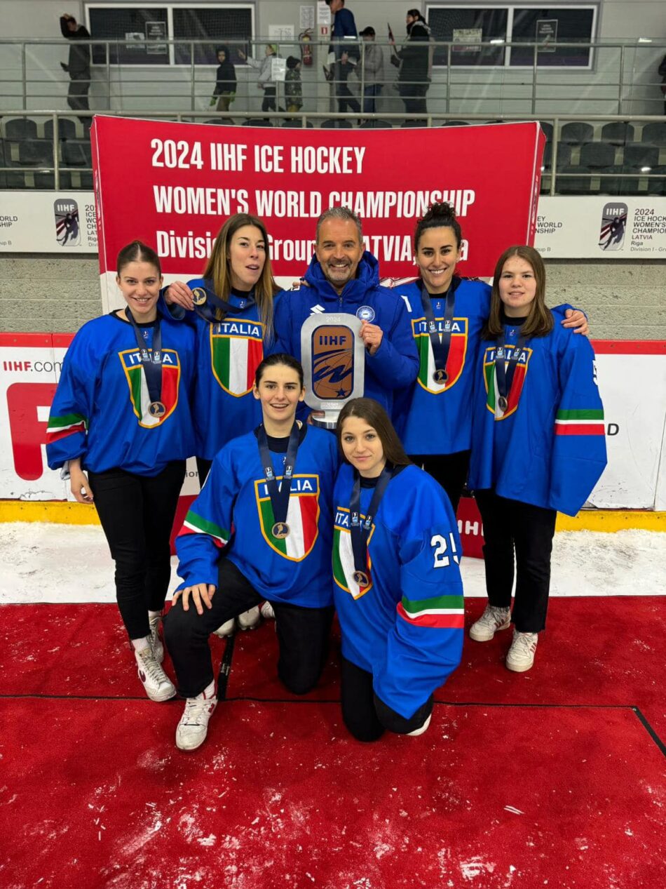 Due campionesse della val Rendena nella Nazionale di Hockey che ha vinto la medaglia di bronzo ai Mondiali in Lettonia