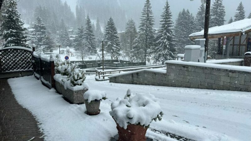 Tanta neve sulla Skiarea Campiglio. Qualcuno vorrebbe gli impianti aperti…