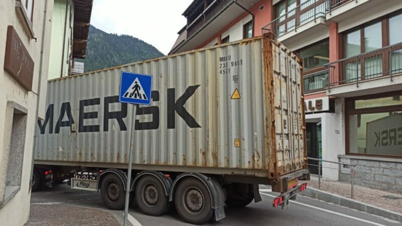 Porto di Genova? No, il centro di Pinzolo!