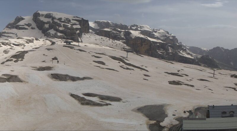 Dolomiti di Brenta- La polvere rossa del Sahara accelera lo scioglimento della neve in quota