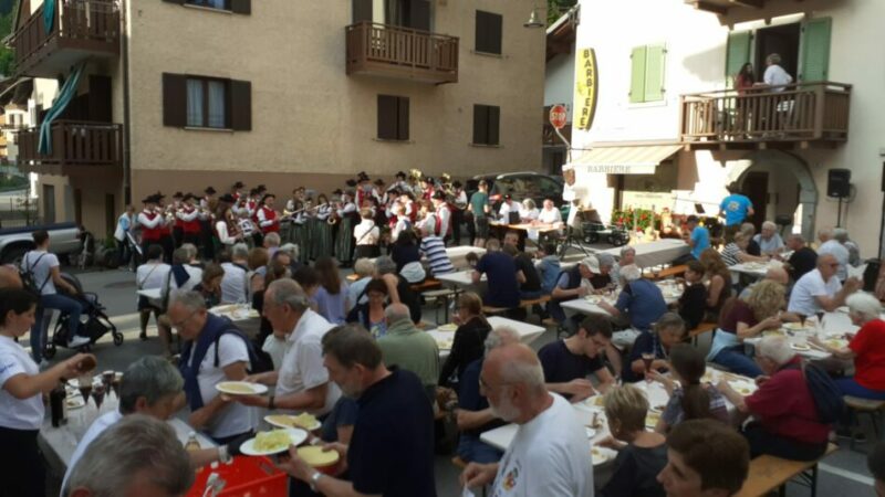 Sagra di Ruina: tanti residenti e turisti ieri sera in piazza