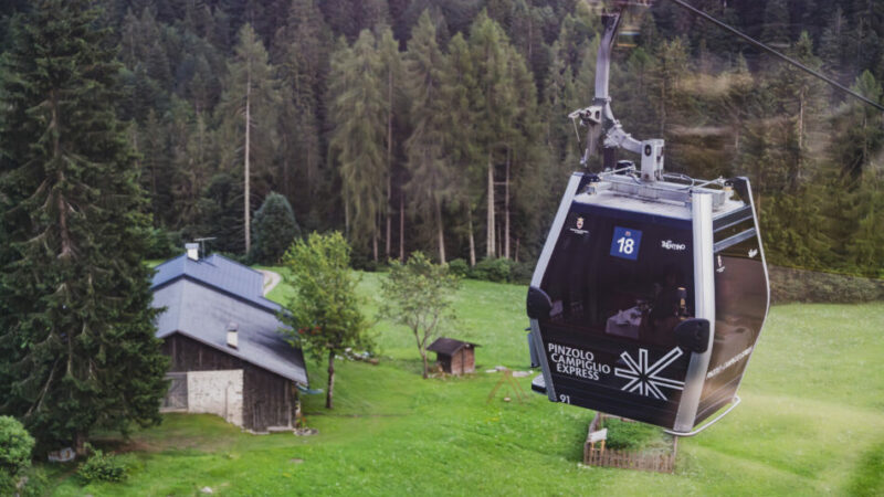 Madonna di Campiglio: la cena è servita, in telecabina con tramonto sulle Dolomiti di Brenta