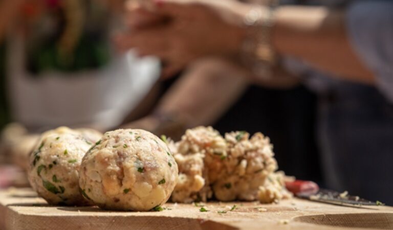 Il 24 agosto torna la “Festa del Canederlo” a Pinzolo. Un viaggio tra saperi e sapori