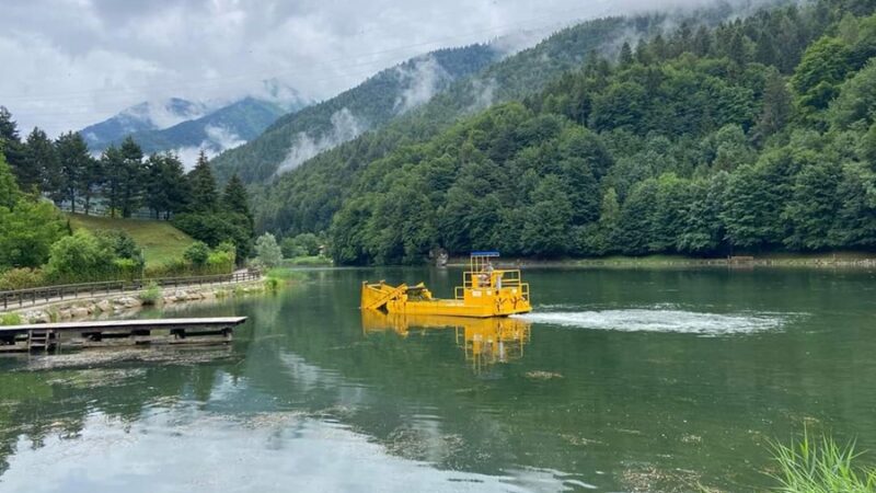 Sviluppo incontrollato di alghe macrofite sul lago di Roncone