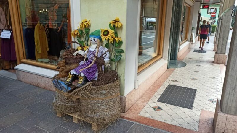 Giovenche di razza Rendena 2024 – Altri addobbi nei negozi di Pinzolo