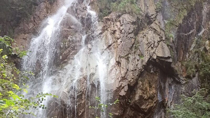 Non c’è soltanto la val Genova: la cascata Masanel a Bocenago è un altro piccolo gioiello della Val Rendena