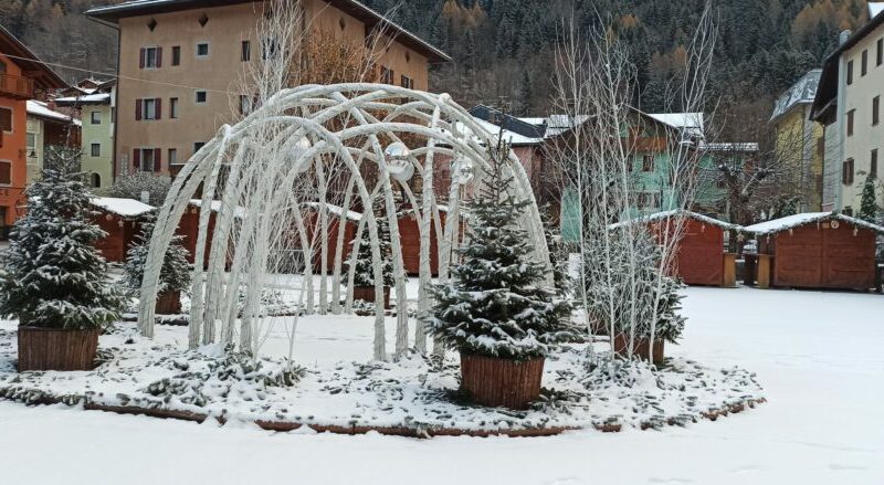 Pinzolo imbiancata dalla prima neve dell’inverno