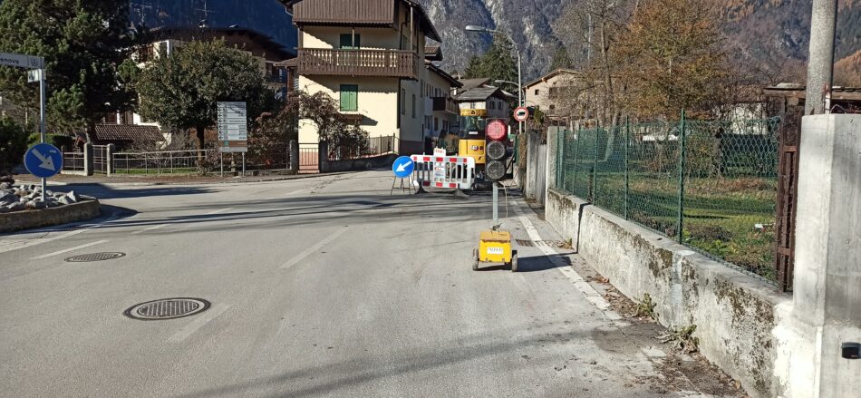 Pinzolo: semaforo lungo via Genova per rifacimento illuminazione stradale