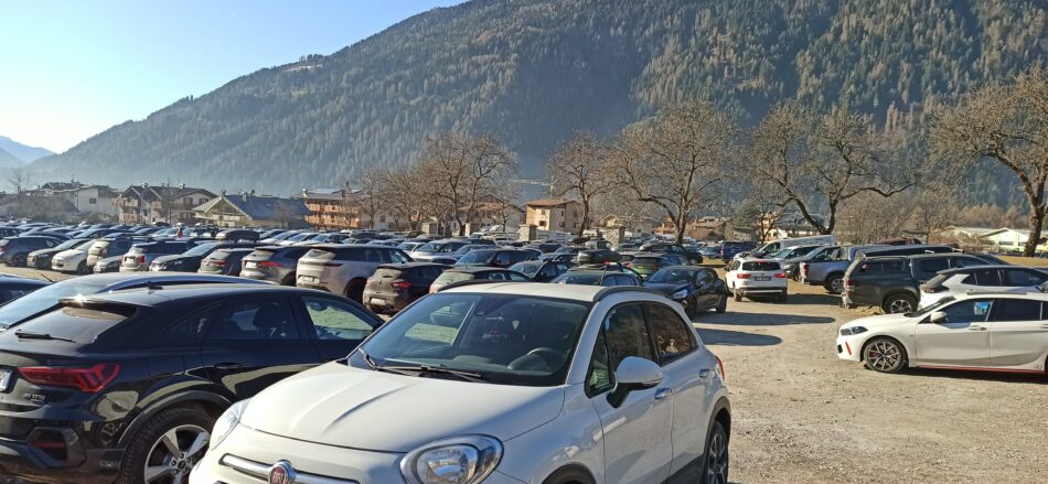 28 dicembre - Parcheggi pieni alla Funivie di Pinzolo