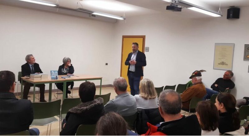 UNA MAGNIFICA SERATA ALLA BIBLIOTECA CIVICA DI PINZOLO CON L’ULTIMO LIBRO DI GOFFREDO PALMERINI “TI RACCONTO COSÌ”