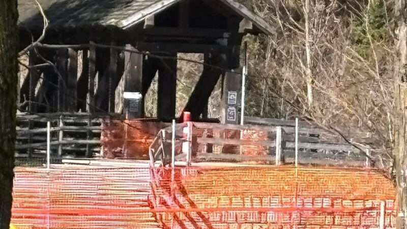 La chiusura della passerella ciclodeponale alla Pineta: una situazione che crea disagi e la richiesta di maggiori informazioni