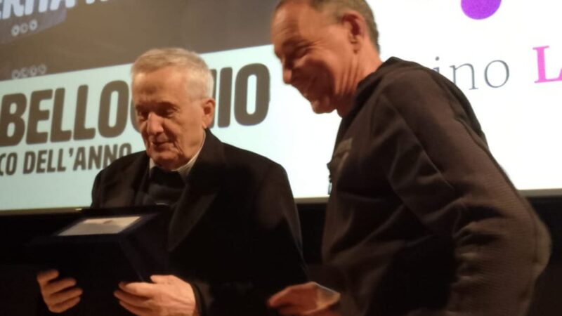 Alessandro Giacomini di “Trentino Laica” ha consegnato al regista Marco Bellocchio il premio Margherita Hack 2025