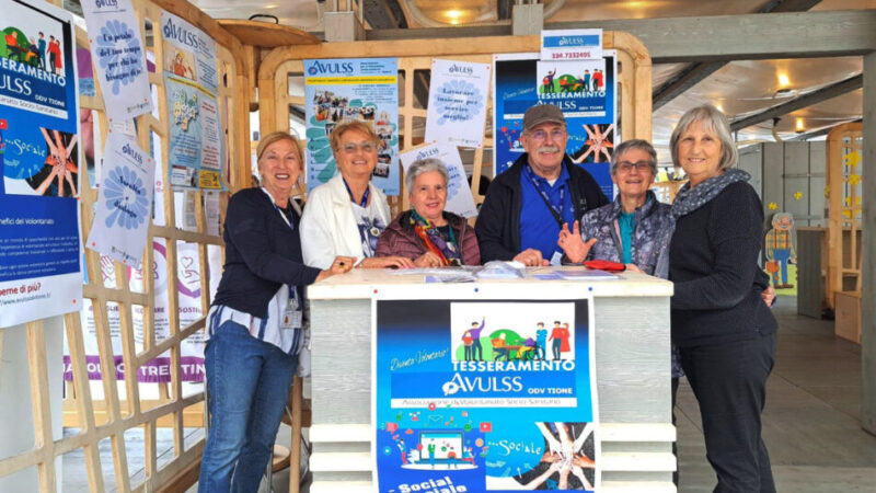 TRENTO – VETRINA SUL «VOLONTARIATO» IN PIAZZA DUOMO