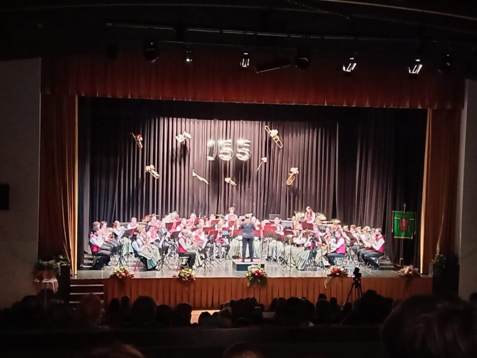 155 anni di musica e passione: la Banda Comunale di Pinzolo incanta al PalaDolomiti