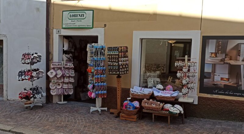 Pinzolo: Lorenzi ha aperto la “magia del regalo” lungo corso Trento