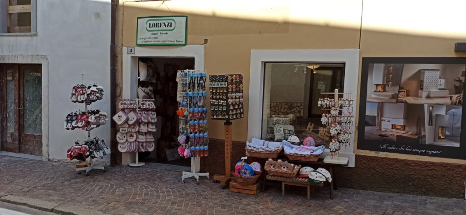 Pinzolo: Lorenzi ha aperto la “magia del regalo” lungo corso Trento