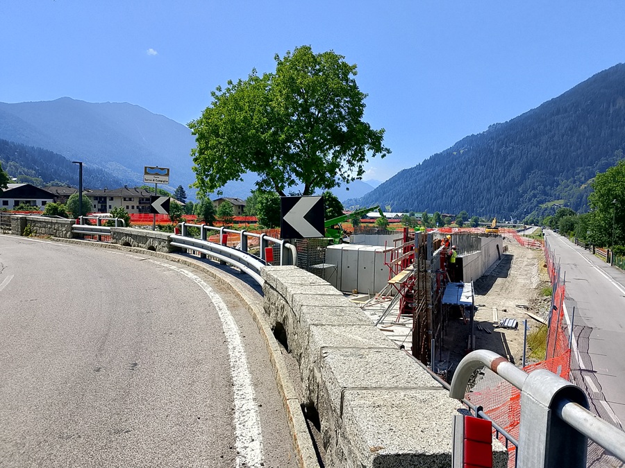 Ecco dopo si inserirà la rampa che collegherà la camionabile con la Statale a Carisolo