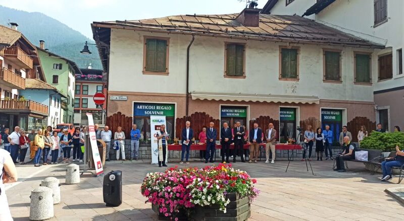Taglio del nastro a Pinzolo: inaugurato il nuovo supermercato della Famiglia Cooperativa