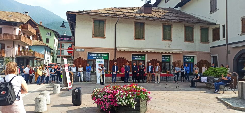 Taglio del nastro a Pinzolo: inaugurato il nuovo supermercato della Famiglia Cooperativa