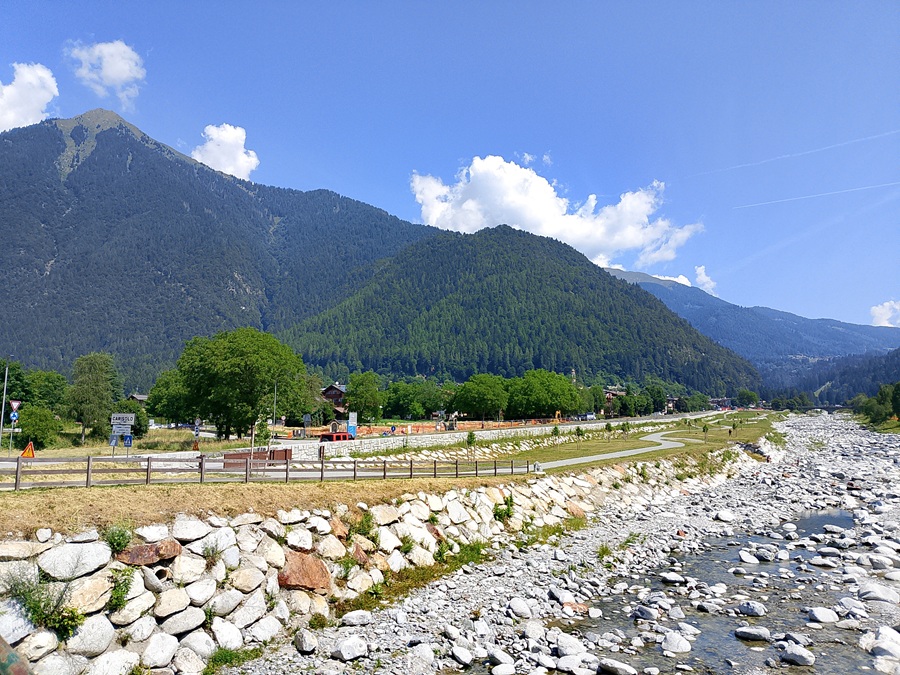 Il nuovo argine sulla destra orografica del Sarca a nord del ponte di San Roccoi