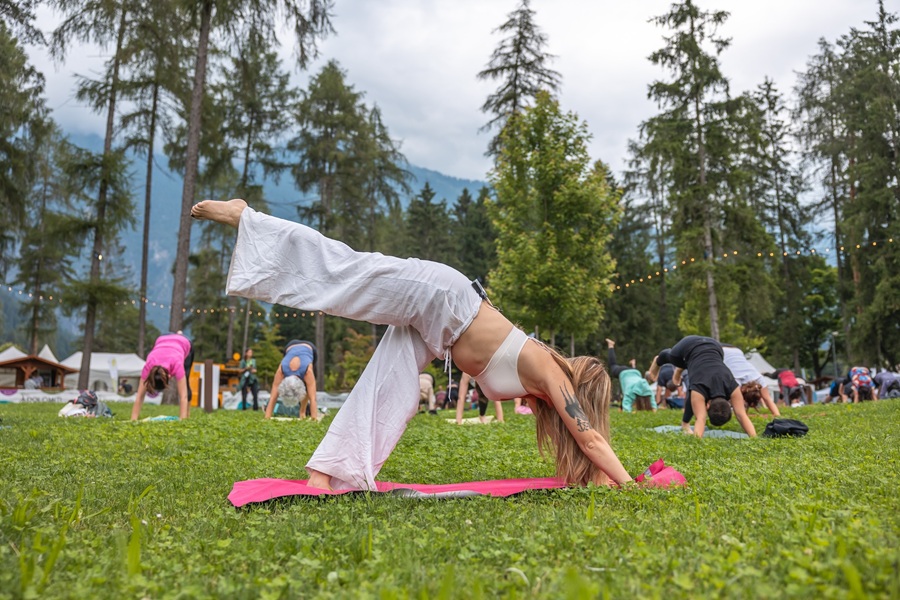RINASCERE CON LA NATURA: IL “DOLOMITI WELLNESS FESTIVAL” TRASFORMA PINZOLO (TN) IN UN’OASI DI BENESSERE